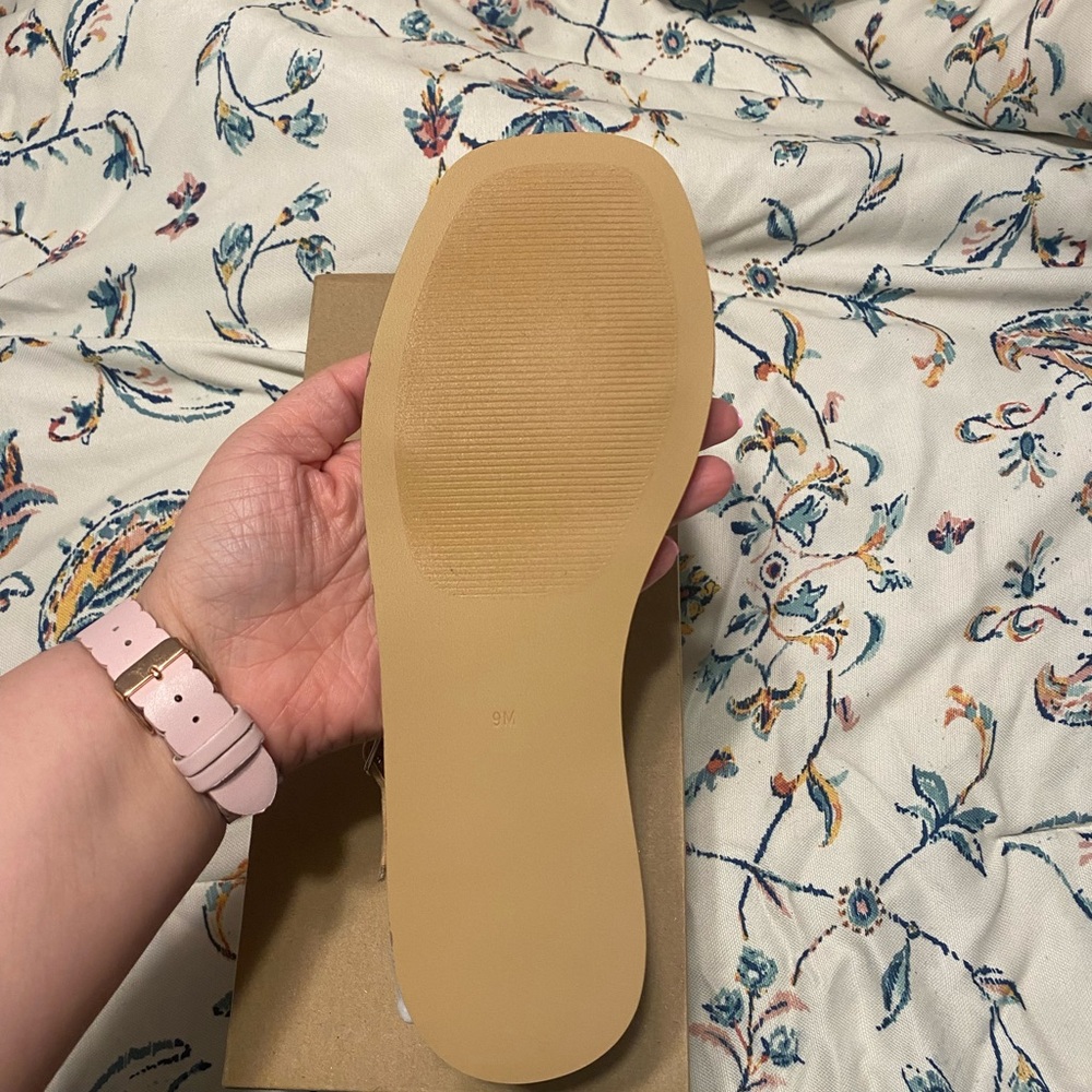 New Steven Madden Sandals - Picture 3 of 3